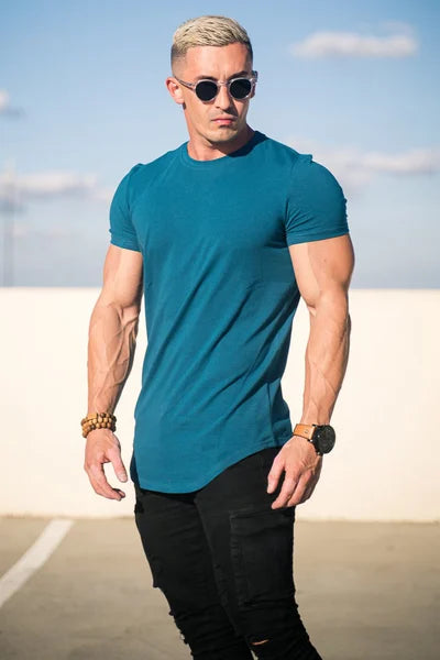Da Uomo T-Shirt Essential Athletic Fit con Orlo Allungato
